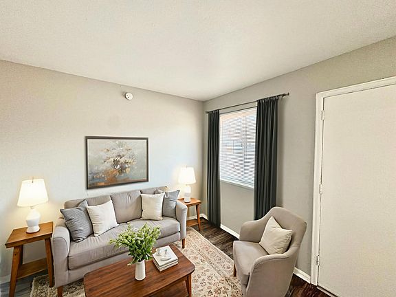 3rd image of 2918-2920 W Bijou St #2922-B