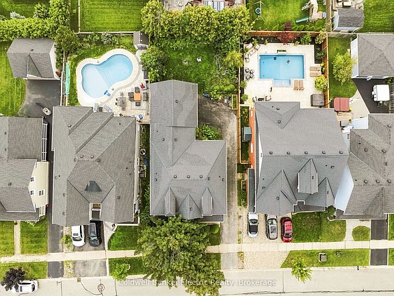 4th image of 69 Downey Dr