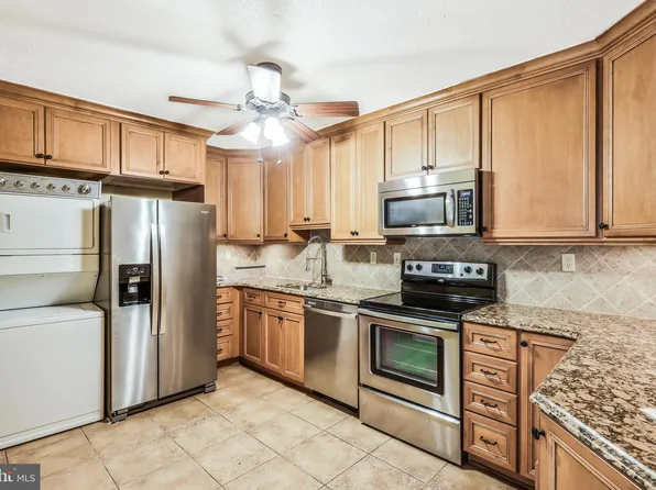205 Yoakum Pkwy Unit 817, Alexandria, VA 22304