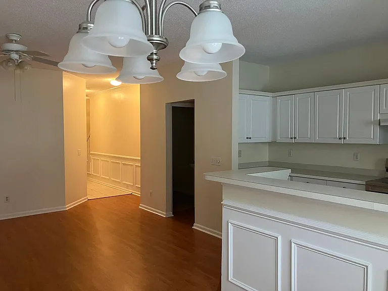 47 Regent Ave — Photo 34