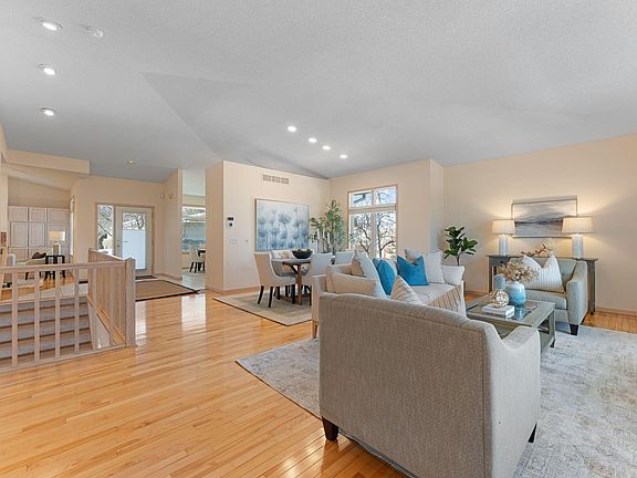 4th image of 8945 Hilloway Rd