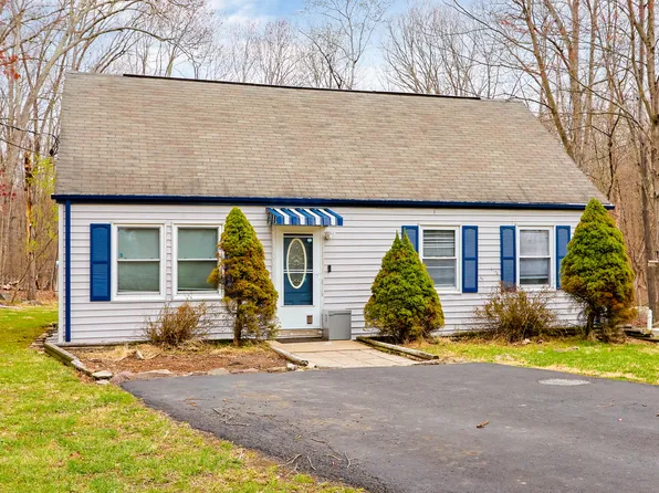 12018 Maplewood Dr, East Stroudsburg, PA 18302