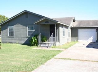 1724 Gray St, Palacios, TX 77465