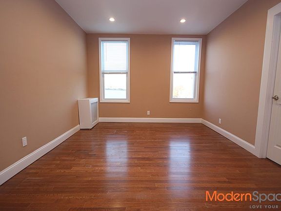 3rd image of 2573 45th St APT 3R