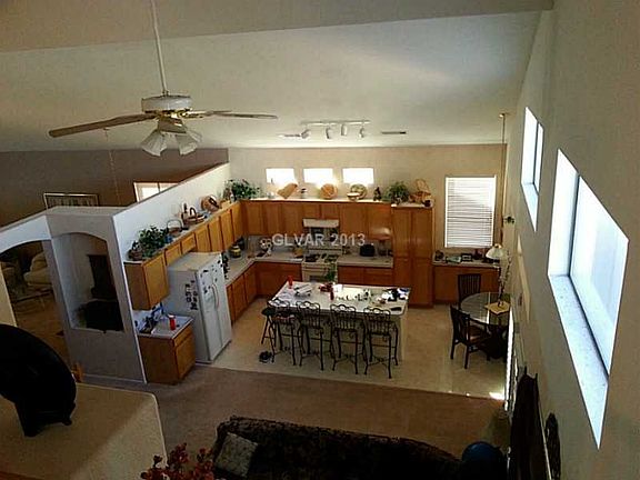 2nd image of 1556 Livingston Dr
