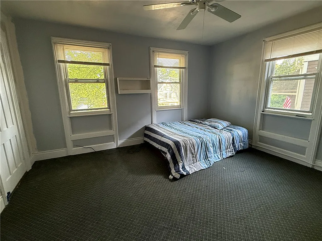 4 bed, 2.0 bath, 3482 sqft, $3,200 — Photo 2