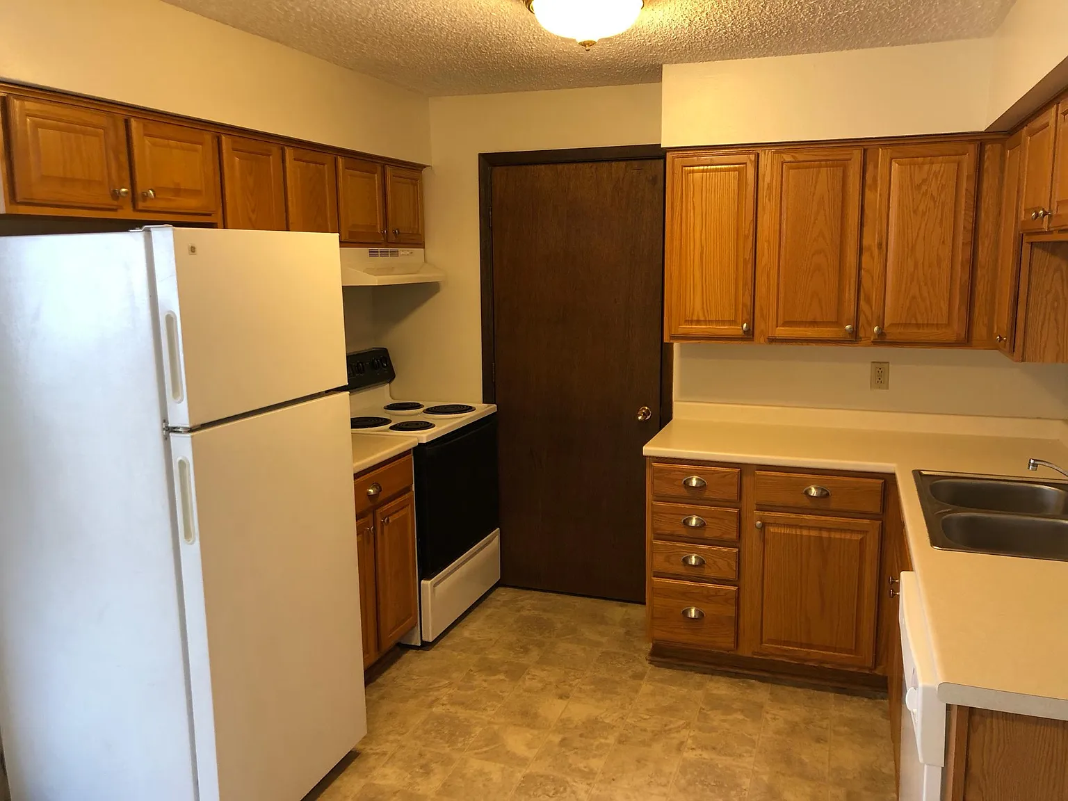 1000 Lyndale Dr — Photo 3