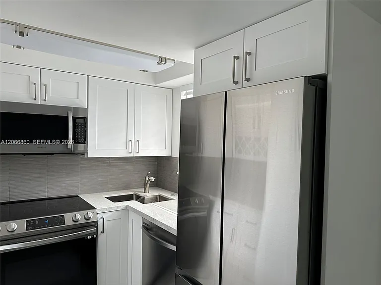 1333 E Hallandale Beach Blvd #423 — Photo 3