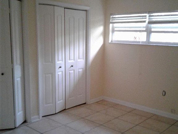 4th image of 1029 Park Dr APT 25