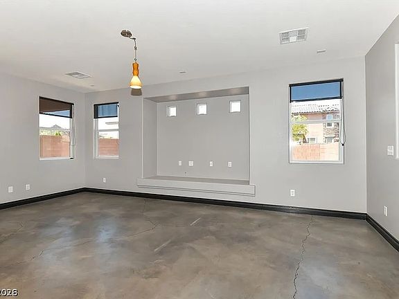 5th image of 7489 Benlomond Ave