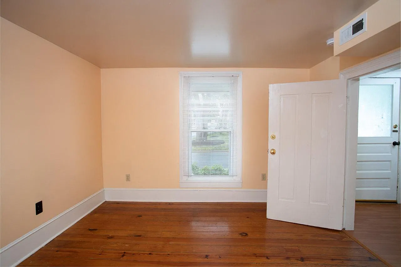 5 bed, 2020 sqft, $3,900 — Photo 4