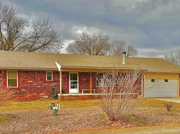 405 N 1st St, Tyro, KS 67364