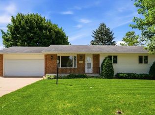 1203 8th Ave SE, Dyersville, IA 52040