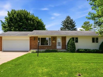 1203 8th Ave SE, Dyersville, IA, 52040