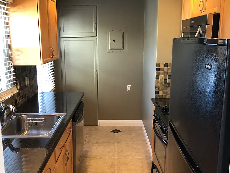 4585 Santa Monica Ave — Photo 6
