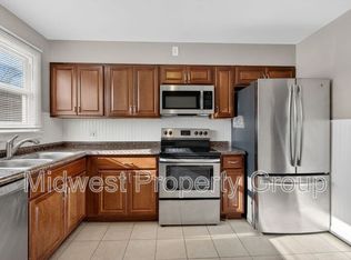 90 Ruth Dr, Florissant, MO 63031