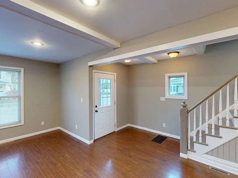337 W Chamberlin St — Photo 6