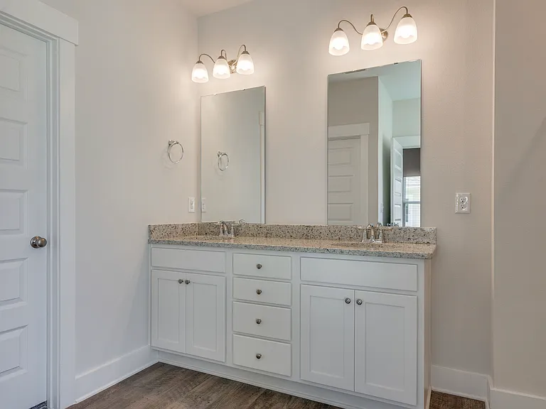 5733 Danbury Blvd — Photo 10