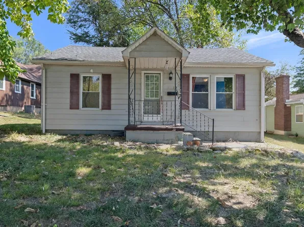 1219 N 3rd St, Boonville, IN 47601