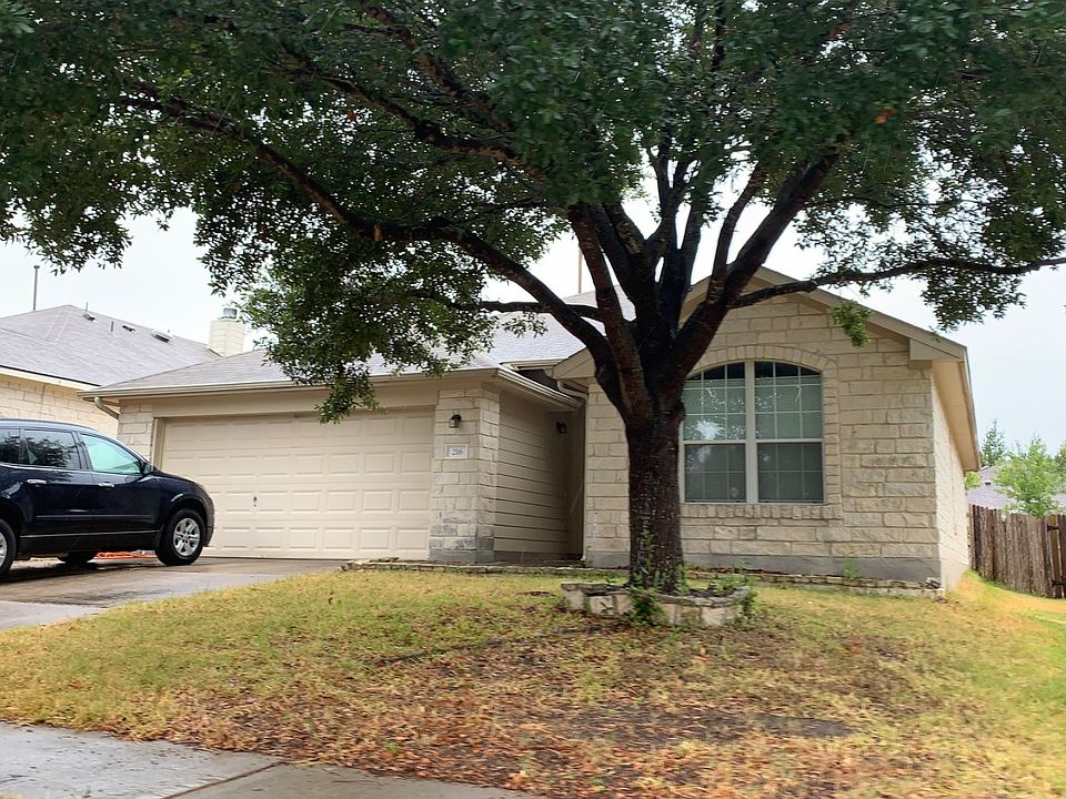 2nd image of 216 Chandler Crossing Trl