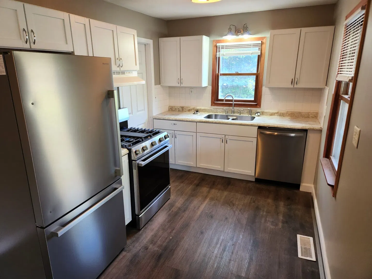 3 bed, 1104 sqft, $1,200 — Photo 2