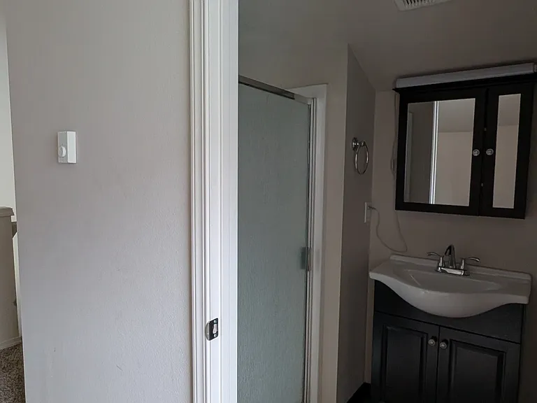 724 NE Holland St #B — Photo 10