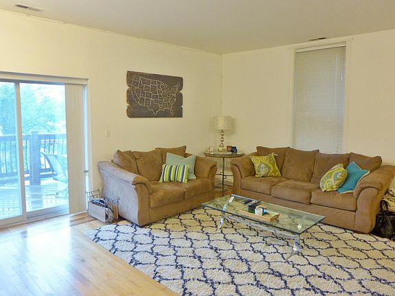 3rd image of 449 W Belden Ave #451
