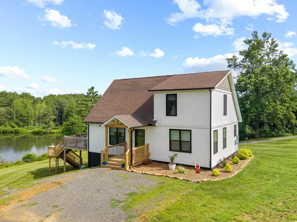 447 Skyland Lakes Dr, Fancy Gap, VA 24328