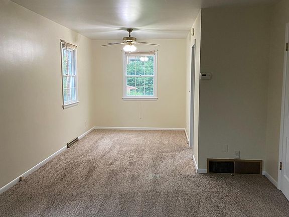 4th image of 676 Killarney Dr