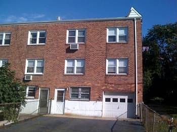 2nd image of 211 Warren St