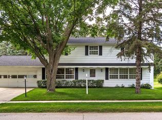 1659 Wilshire Dr NE, Rochester, MN 55906