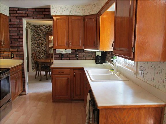 4th image of 35 Country Corner Ln