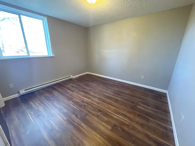 125 E 1st St #2 — Photo 10