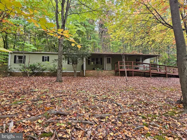 76 Grandview Ter, Berkeley Springs, WV 25411