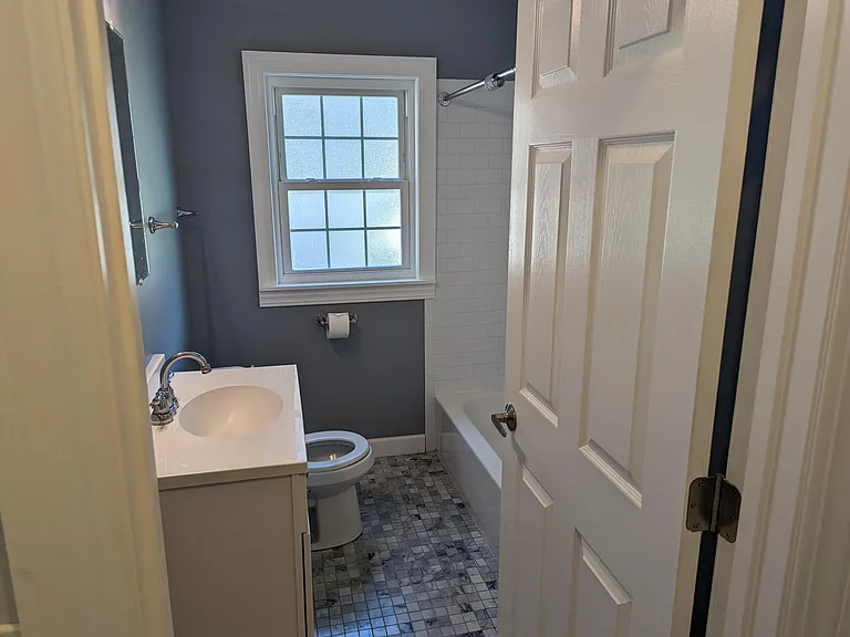 96 Delham Ave #LOWER — Photo 8