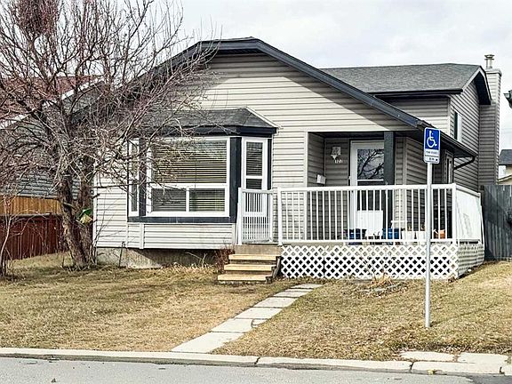 2nd image of 127 Whitehaven Rd NE