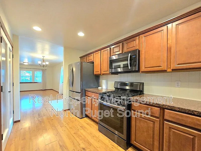4 bed, 2.0 bath, 1653 sqft, $3,195 — Photo 4