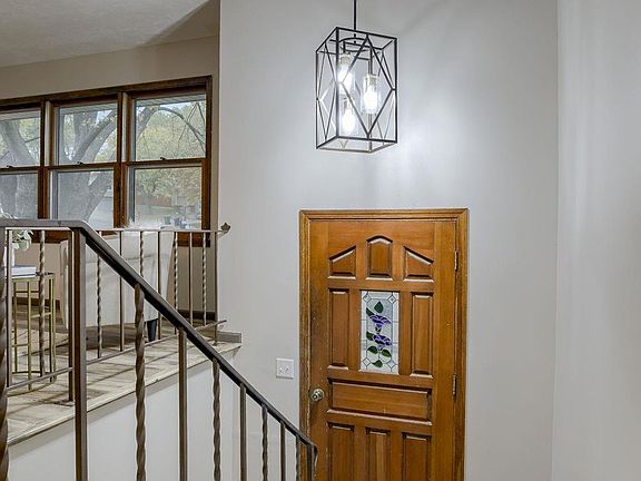 2nd image of 9005 Lee Cir
