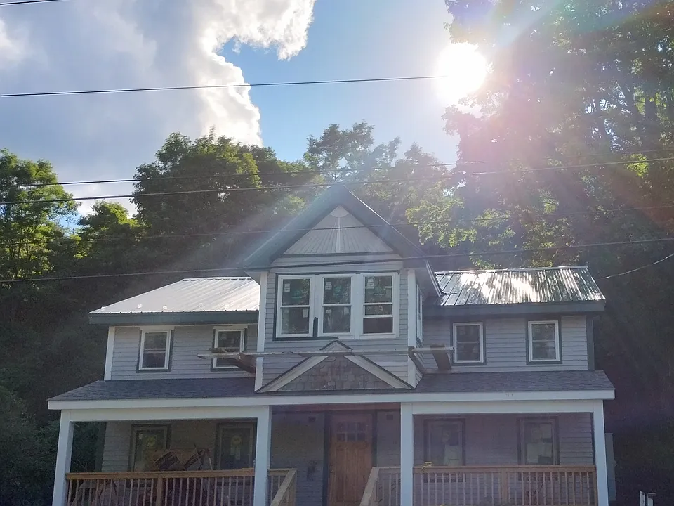 101 Main St #3