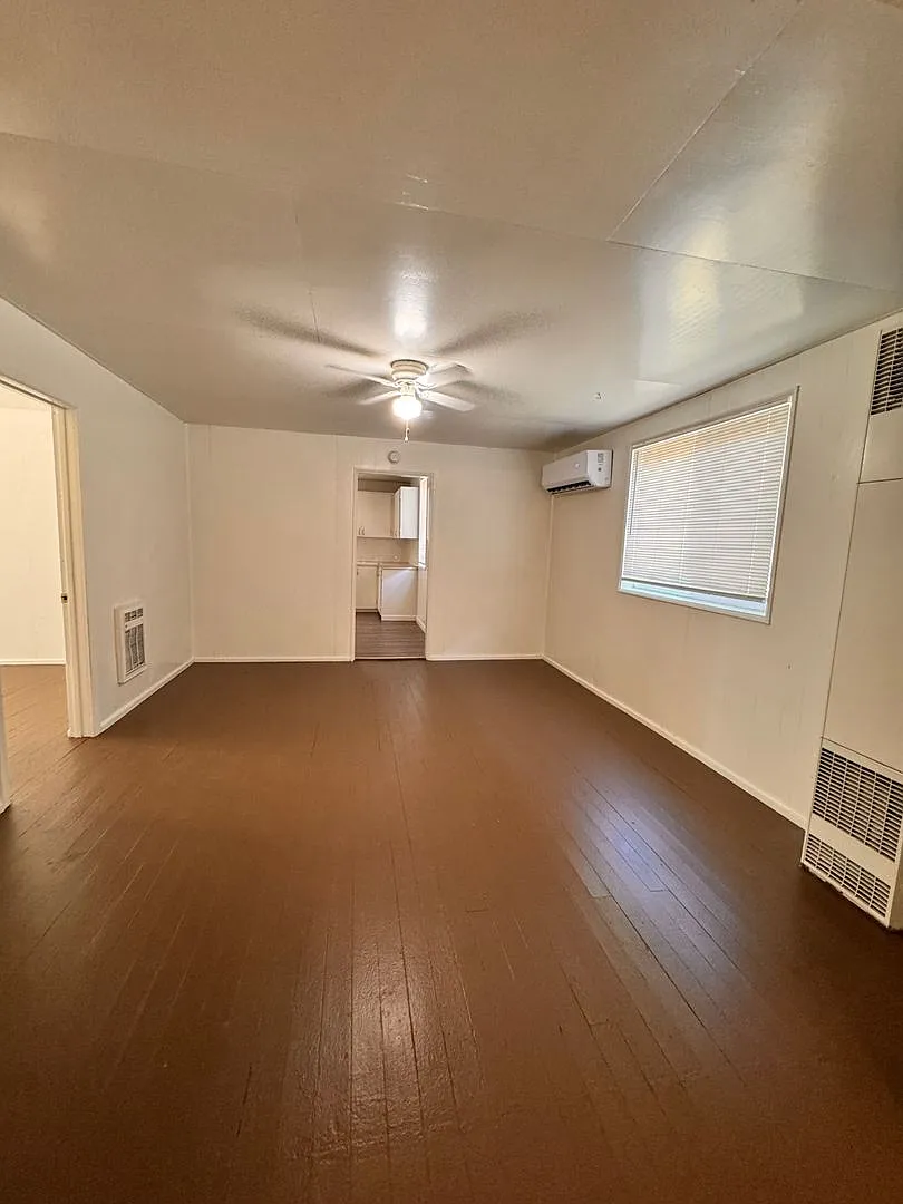 2 Bedroom House in SE Roseburg — Photo 3