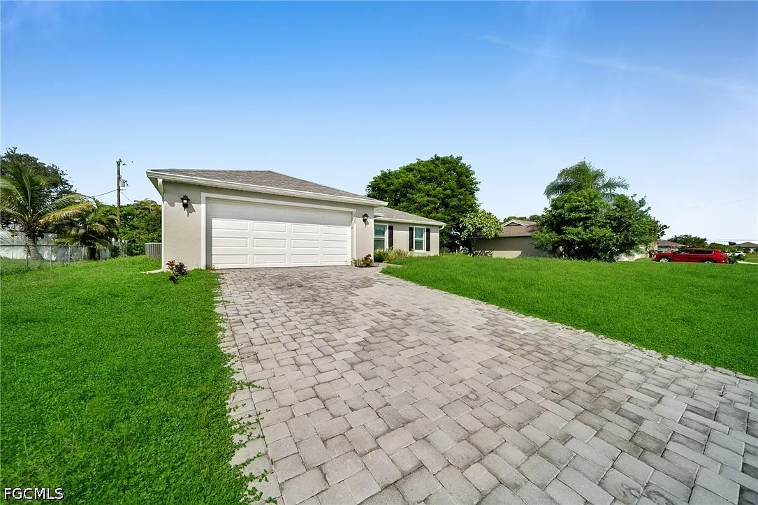 4 bed, 2.0 bath, 1651 sqft, $2,000 — Photo 2
