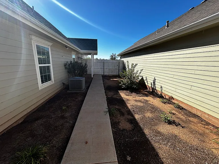 1209 Pinot Dr — Photo 24