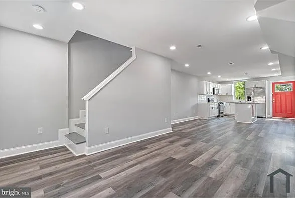 5300 Maple Ave — Photo 3