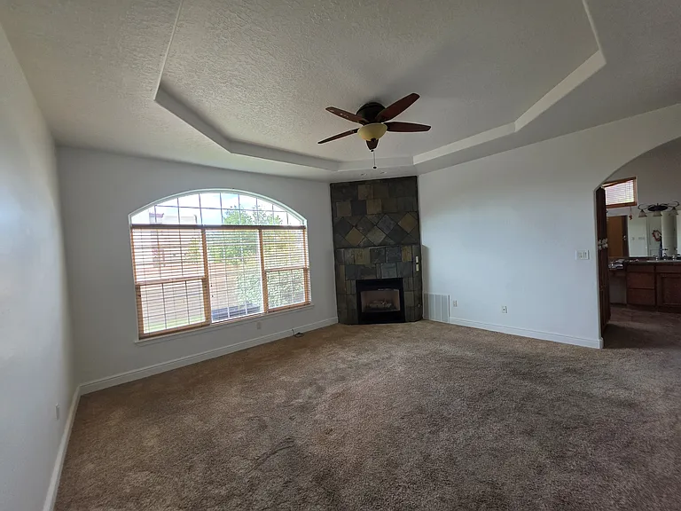 8400 Oakland Ave NE — Photo 9