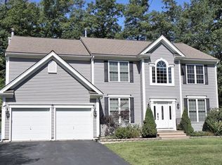 6 Lilac Ln, South Grafton, MA 01560