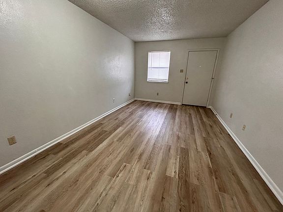 2nd image of 909 Dryden Ave #A