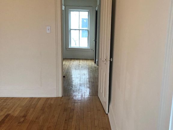2nd image of 1 Bay St #Upstairs