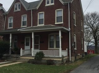 326 E Jackson St, New Holland, PA 17557