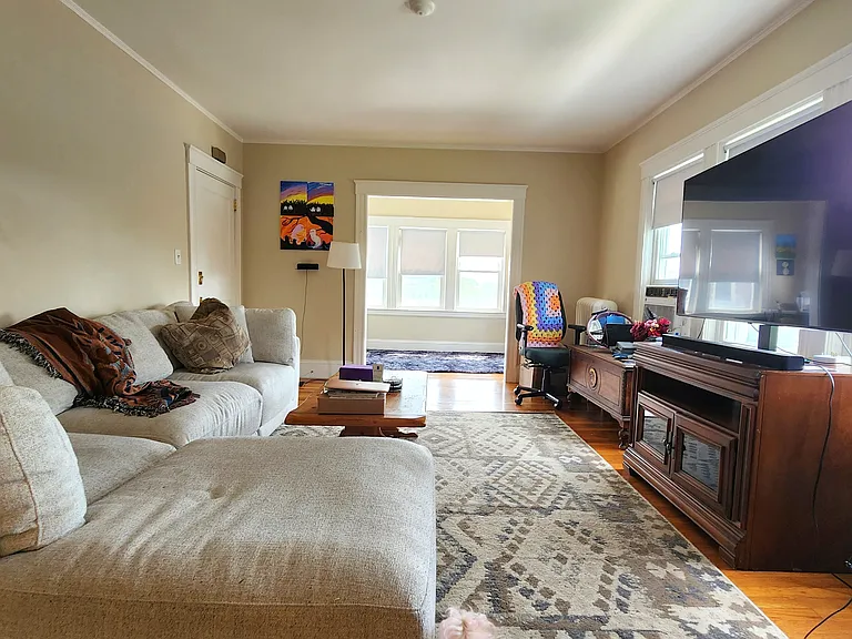 62 Westminster Ave — Photo 2
