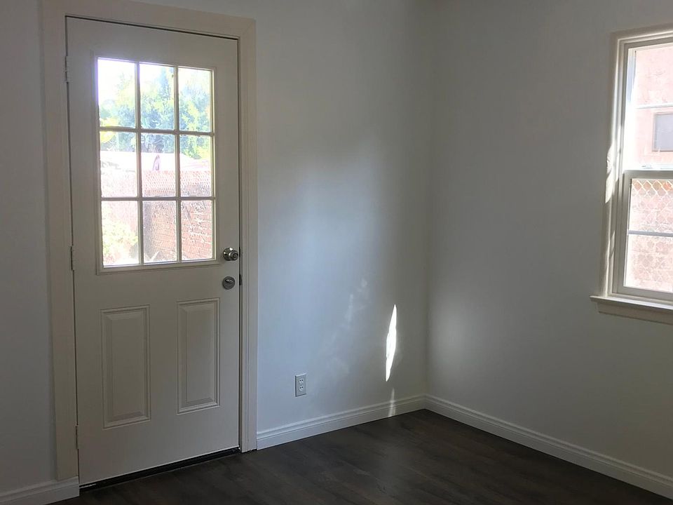 1st image of 4928 Woodley Ave